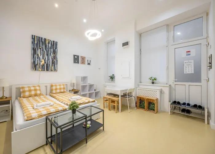 Deluxe & Cozy 1 Bedroom Suites Next To The Fashion St