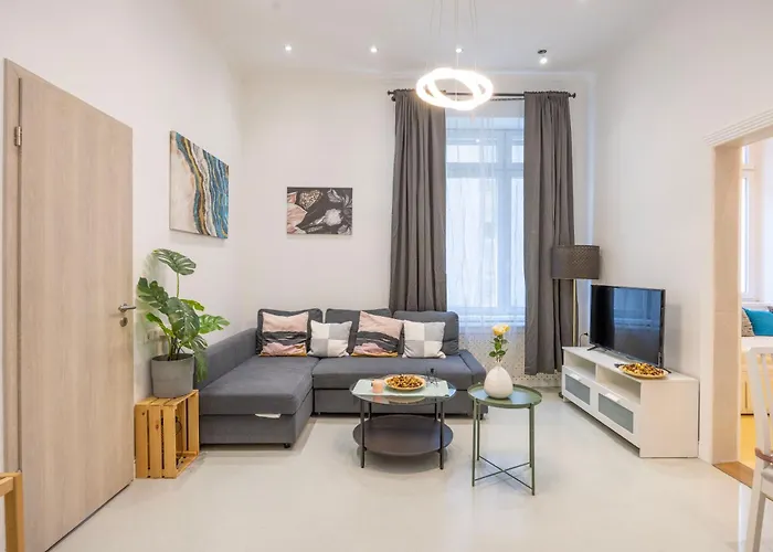 Deluxe & Cozy 1 Bedroom Suites Next To The Fashion St